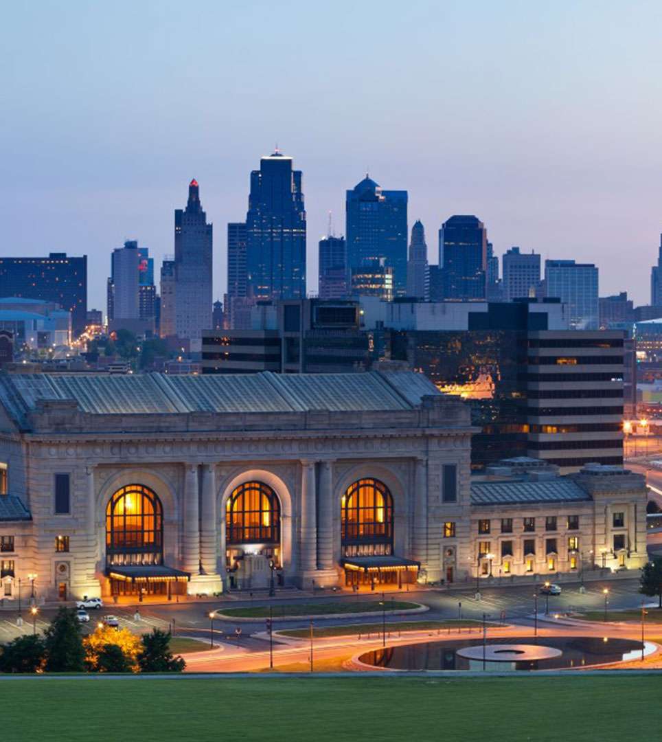 EXPLORE SHOPS, MUSEUMS, AND OUTDOOR EXCURSIONS NEAR INDEPENDENCE - KANSAS CITY HOTEL