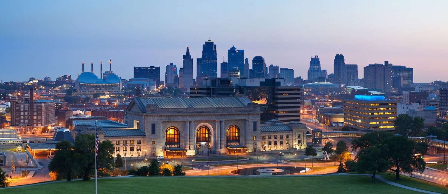 EXPLORE SHOPS, MUSEUMS, AND OUTDOOR EXCURSIONS NEAR INDEPENDENCE - KANSAS CITY HOTEL