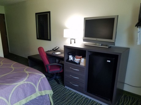 Welcome To Super 8 by Wyndham Independence Kansas City - In-Room Conveniences 